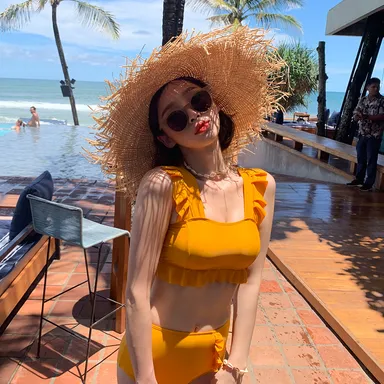 シフォンパンツSETフリルビキニ／￥4,360(税抜)