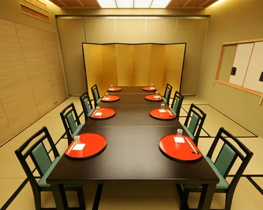 和モダンな紫陽花の間