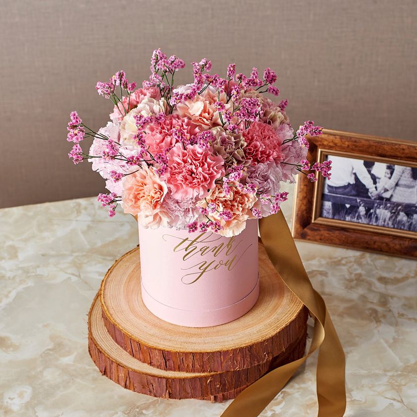 母の日ギフト2019
リボン付きでおしゃれに花を持ち歩ける
フォトジェニックな「MESSAGE FLOWER BOX」
母の日ギフトお届け専用商品として登場
