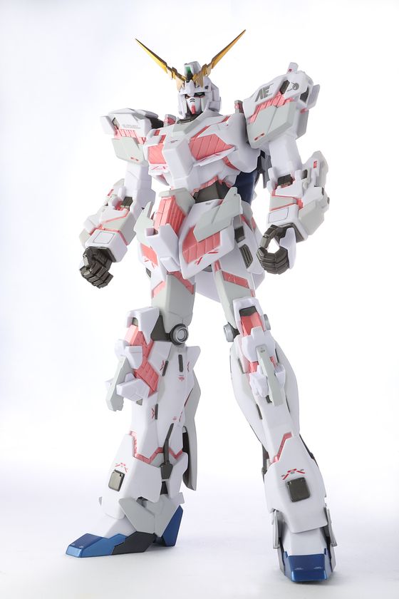お台場にある実物大ユニコーンガンダム立像を
全高約42cmで忠実に再現した完成品ソフビモデルが登場！
『RX-0 ユニコーンガンダム Ver.TWC
ADVANCED SOFVI-MODEL』
GUNDAM TRAILER SHOPにて2019年4月27日(土)発売