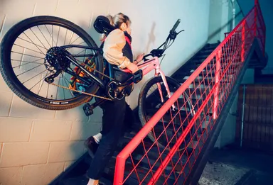 軽量アルミニウム構造で階段でも持ち上げ楽々