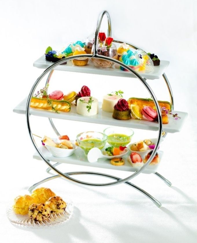 日の光が降り注ぐ店内で
「アフタヌーン・ティーセット～虹の国のお花畑～」
2019年4月11日（木）より 吉祥寺第一ホテル
2階「アトリウムラウンジ」にて販売中
