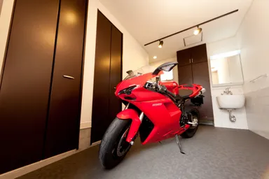 バイク2台まで入るガレージスペース