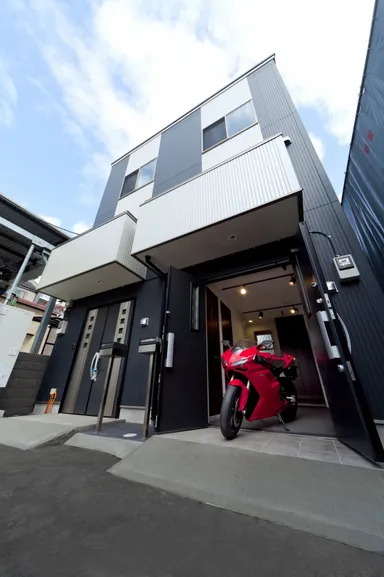 「両開き扉」で高級感を演出