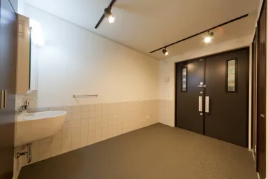 タイル貼りで洗車もOK