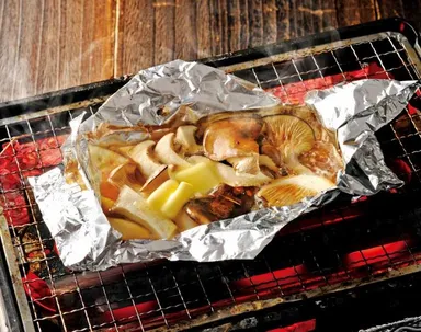 黒あわび茸とエリンギ茸のホイル焼(498円)