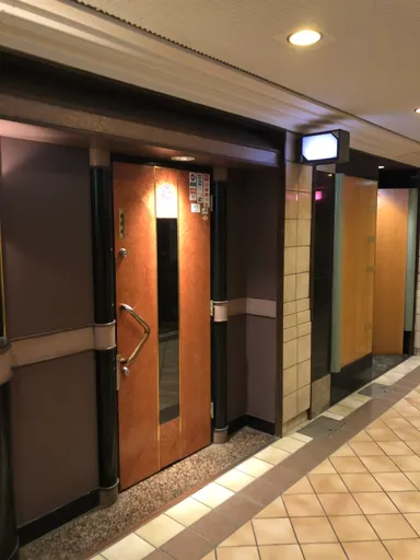 スナック玉ちゃん赤坂本店　玄関