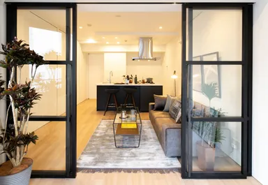 CASE OO4 三軒茶屋