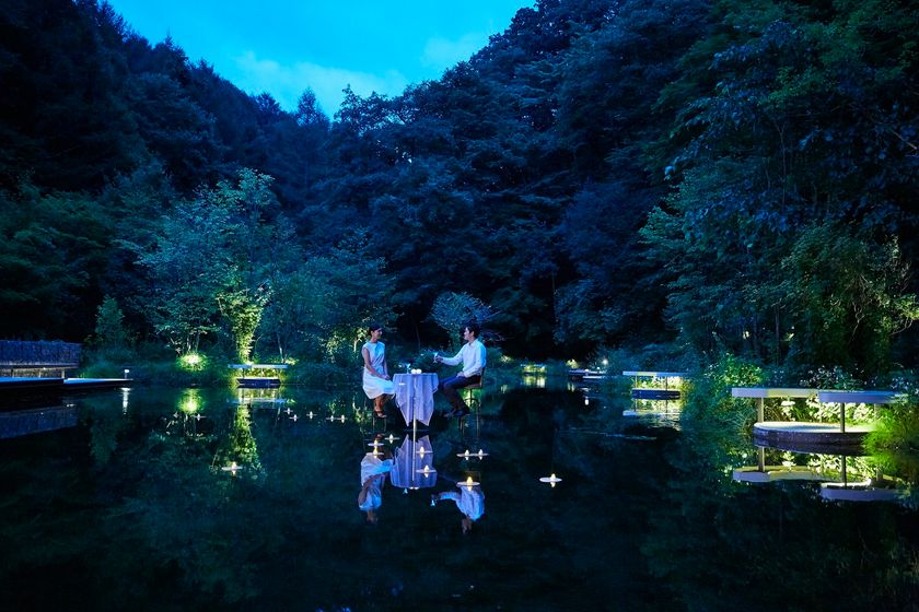 星のや軽井沢
森の営みを体感する水上のパノラマ席
「水鏡テラス」登場
期間：2019年7月1日～8月31日　