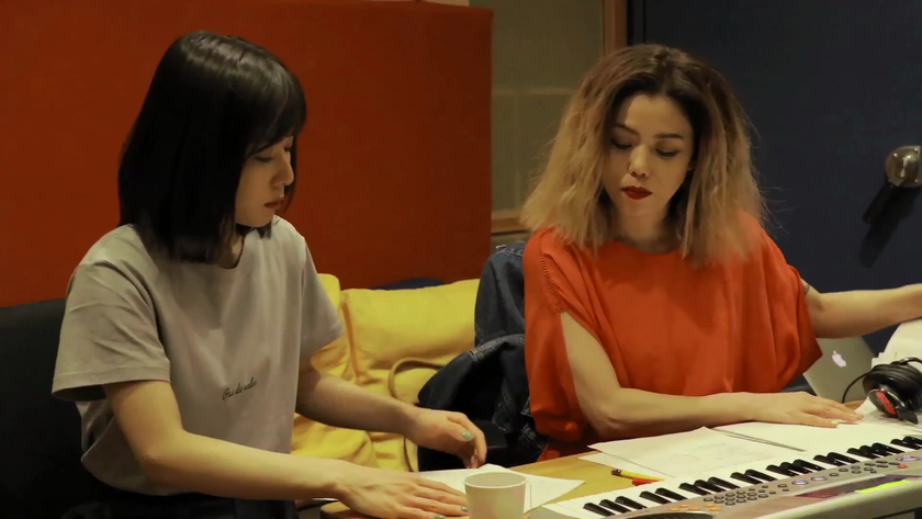 松岡茉優をCharaがプロデュース！ 
描き下ろし楽曲「星屑コーリング」を弾き語るMV公開
特別対談が実現！インタビュー&メイキング動画も
MV衣装の、ロペピクニック×松岡茉優コラボワンピース発売