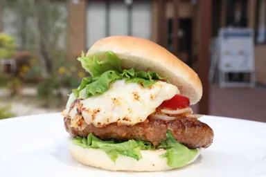 花畑牧場チーズバーガー