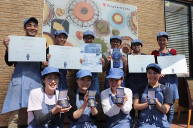 モンドセレクション スタッフ受賞記念写真