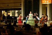京都ブライトンホテル、4人のシェフとヴーヴ・クリコの饗宴　生演奏が響き渡る夏のディナーショー