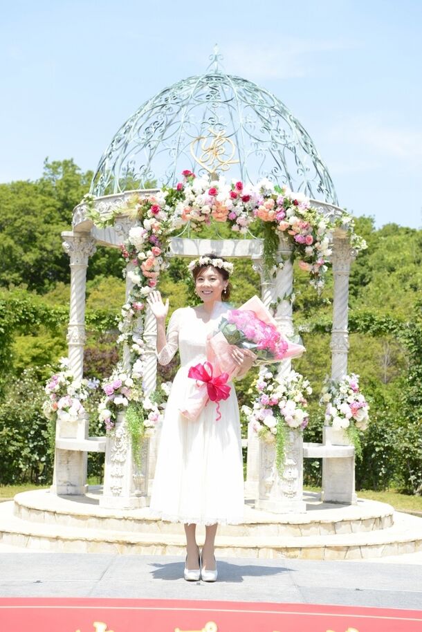 新婚の高橋真麻さんも 恋結び絵馬 に感謝 1 600種1万本のバラを楽しめる おいしい恋しいローズガーデン ローズフェスティバル19オープニングイベントを開催 京成バラ園 のプレスリリース