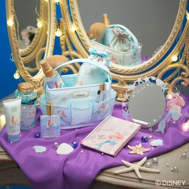 上から時計回りに　コスメバスケットS(￥2,808)、ボディミスト(￥1,620)、キンチャクS(￥1,188)、スタンドミラー(￥2,592)、ミラーS(￥2,052)、オーデコロン(￥1,944)、ハンドクリーム(￥972)、フレグランスビーズ(￥810)