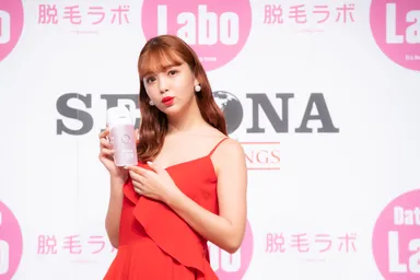 新商品とイメージキャラクター・藤田ニコル