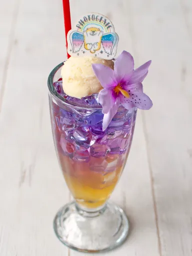 むちころのバタフライピーティーフロート