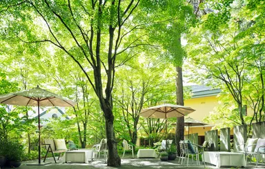 【軽井沢ホテルブレストンコート】ラウンジテラス_02