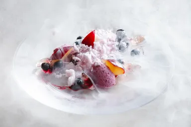 【軽井沢ホテルブレストンコート】デセール・ド・クルール：紫：4品目：夜空の向こうで