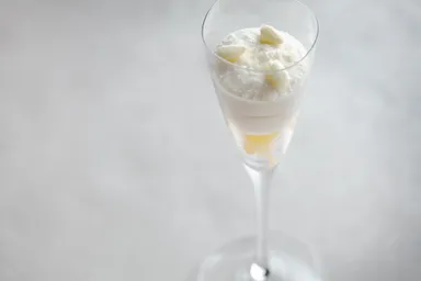 【軽井沢ホテルブレストンコート】デセール・ド・クルール：白：5品目：雲の香り