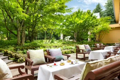【軽井沢ホテルブレストンコート】ラウンジテラス_02