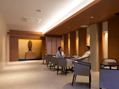 モダンなデザインの副本堂