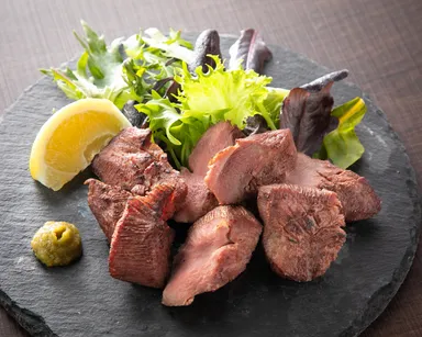 名物牛タンの炭火炙り