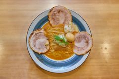 食べログ3.83【創作らーめんstyle林】×食べログ3.80【人類みな麺類】の人気ラーメン店がコラボレーション！【純至派ラーメン RAMEN PURISM】が心斎橋・宗右衛門町にグランドオープン！