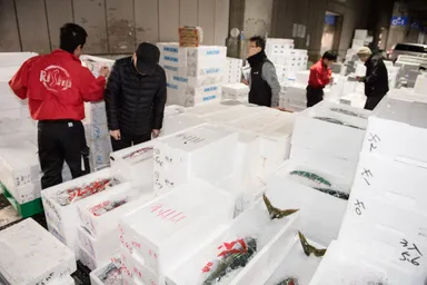 早朝の利州店頭