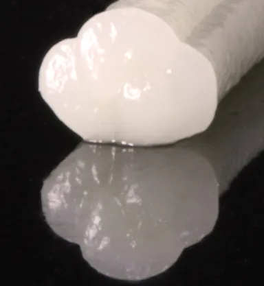 オリーブパスタ 麺の断面写真(手延で初めてのデコボコ麺)