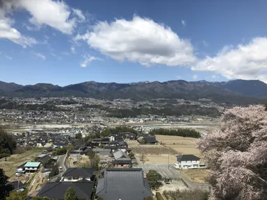 墓苑から中央アルプスをのぞむ