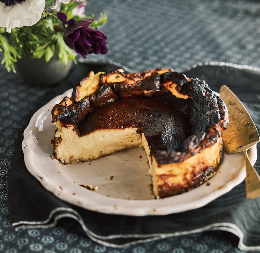 スペイン・バスク地方からやってきた
とろける真っ黒チーズケーキ（バスク風チーズケーキ）
オレンジページnetでレシピ公開！