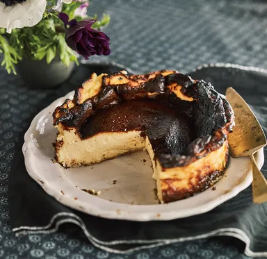 とろける真っ黒チーズケーキ（バスク風チーズケーキ）