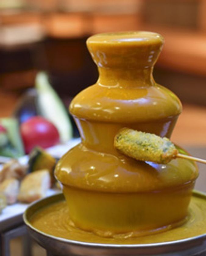 フォアグラカレー、泡で食べる冷製パスタ、カレーフォンデュタワー
夏の食欲をかき立てる「ワンダー夏グルメフェア」開催
2019年6月1日(土)より 世界バイキング「エトワール」にて