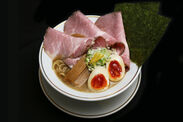 「人類みな麺類」の最新ブランド店“TAKAHIRO RAMEN”が大阪城にリニューアルオープン！