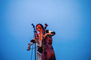 ケルシー・ルー：小田原文化財団：江之浦測候所パフォーマンス写真(2)