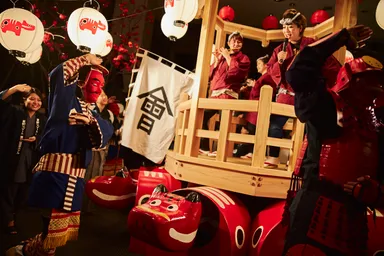 【磐梯山温泉ホテル】やぐらを囲んで踊る様子