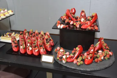 「リカちゃん」をモチーフにした「赤いハイヒール」チョコレート