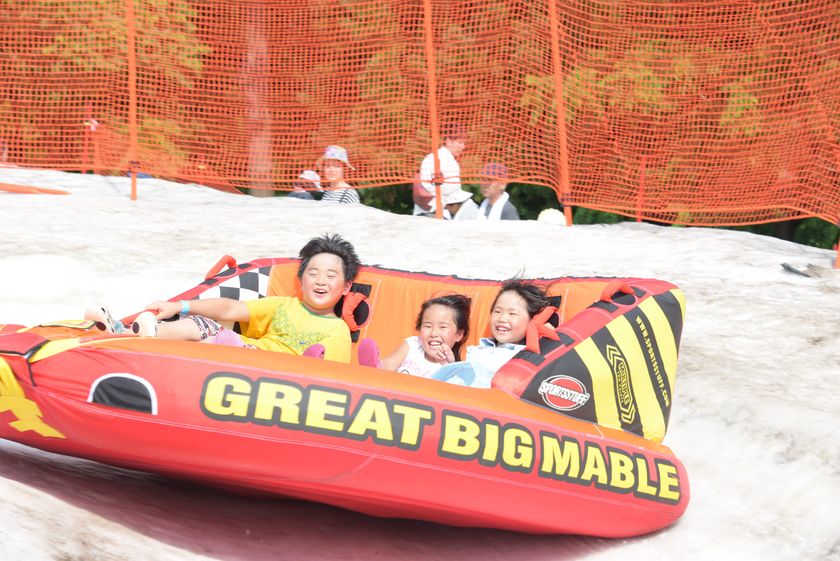 新潟魚沼に総量500トン 暑い夏も涼しく感じる 真夏の雪上イベント7月日 21日開催 うおぬま夏の雪祭り実行委員会のプレスリリース