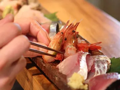 毎日空輸で仕入れる鮮魚を堪能。