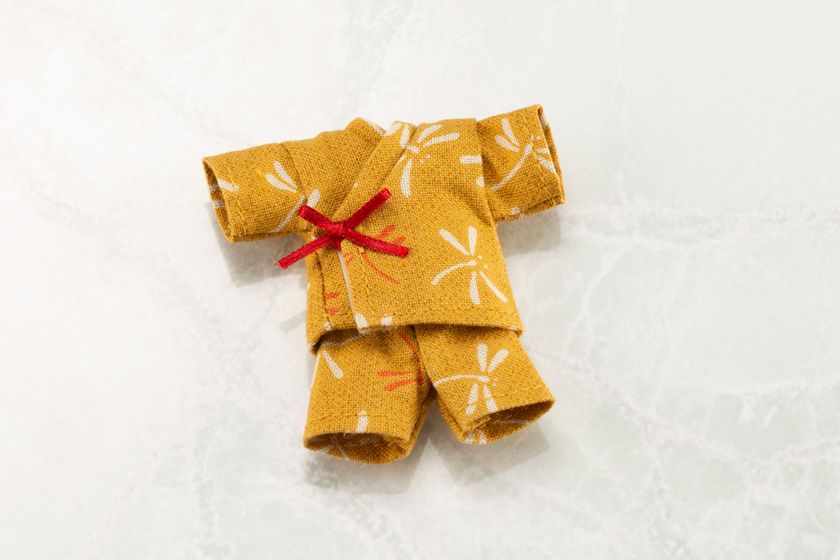 夏も間近！「キューポッシュコス」から
男の子でも女の子でも着こなせる
「からし色」にトンボが描かれたじんべいが登場！