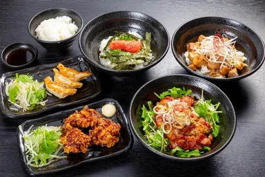 お好きなラーメンに豊富なセットメニュー