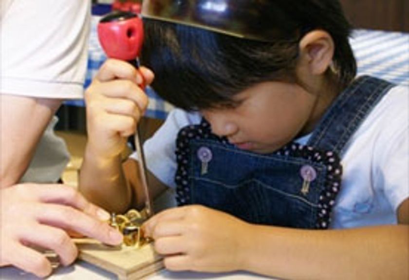 六甲オルゴールミュージアム
夏休みの宿題を応援!「体験学習プログラム」開催
～博物館で楽しみながらオルゴールの仕組みなどを学んで、
自由研究を完成～