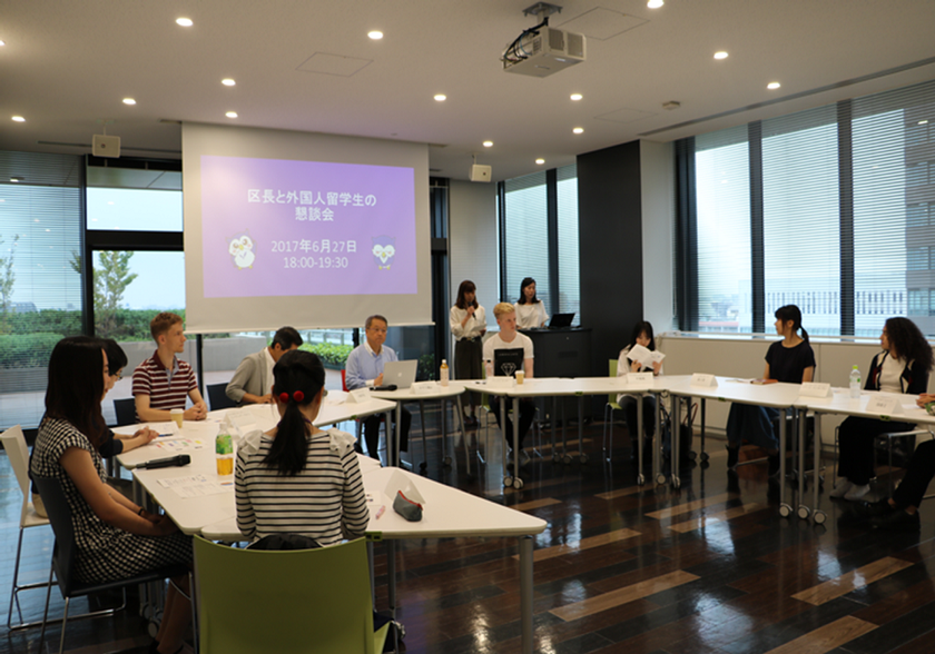 中野区長と外国人留学生の懇談会
「外国人も日本人も住みやすいまちをめざして」
7月3日（水）、中野キャンパスにて