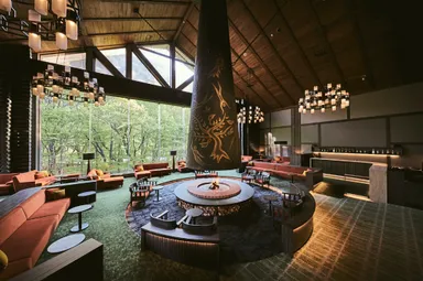 【奥入瀬渓流ホテル】ロビー 森の神話（1）