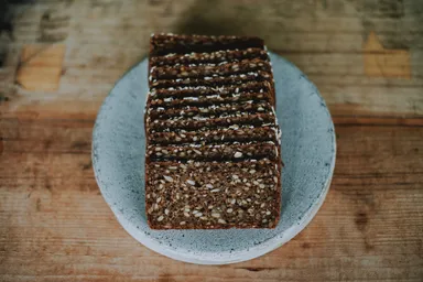 halutaが焼くデンマークの黒パン「ルブロ」