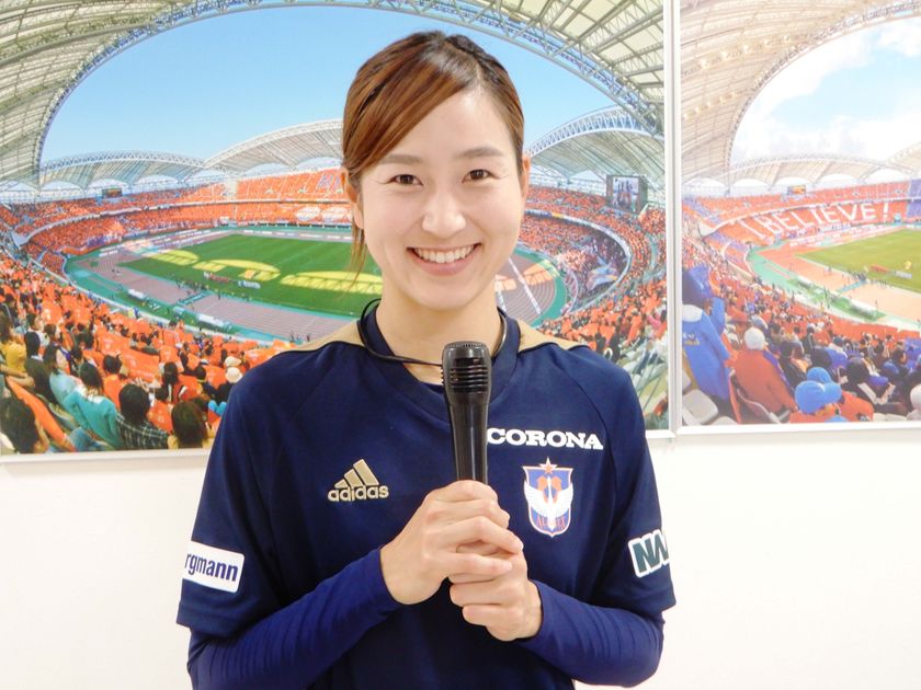 アルビレックス新潟レディースによる
亀田製菓のPR企画始動
選手たちの絶妙食リポでおやつに
おせんべいが食べたくなる！？
DF左山桃子選手をMCに迎えたTwitter動画
『桃子のバリうま！』
7月11日15：00配信スタート！！