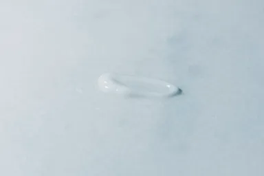 高保湿で軽いつけ心地のテクスチャー