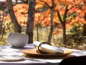 【ブレストンコート ユカワタン】秋のテーブル（横）