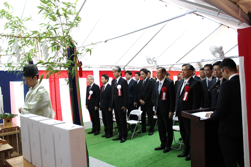 7月 4 日（木）「都ホテル 博多」（近鉄博多ビル）の
竣工式を執り行いました。